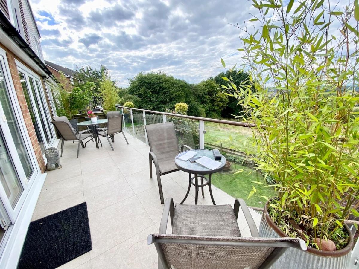 Rare & Breathtaking View With Secret Garden Bar Villa Horsforth Exterior photo